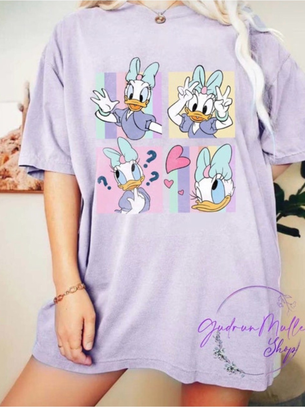 Disney Daisy Duck Selfie Retro Graphic T-Shirt Orchid Purple 2XL